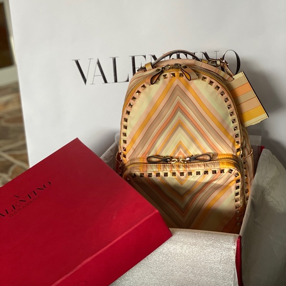 100% Authentic❤️Valentino Rockstud Native backpack